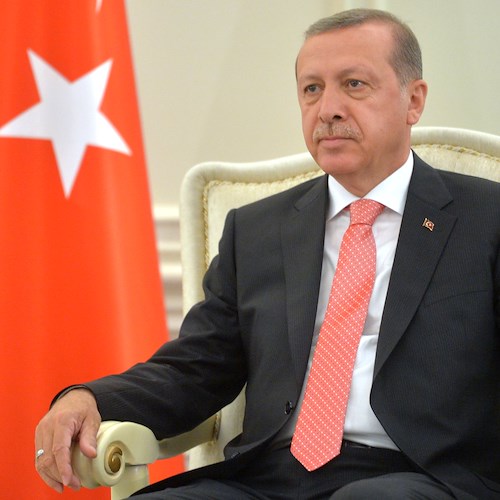 Siria, Erdogan si siede al tavolo con Russia ed Iran: "Discutere per portare pace"
