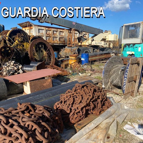 Smaltimento illegale di rifiuti pericolosi: nei guai cantiere navale di Castellammare e autolavaggio di Rotondi <br />&copy; Guardia Costiera