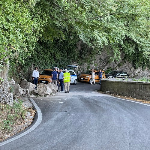 Smottamento al Valico di Chiunzi, in corso sopralluogo: transito a senso unico alternato