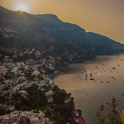 Solstitium: il Sole raggiunge il punto più in alto. Le foto di Fabio Fusco da Positano 