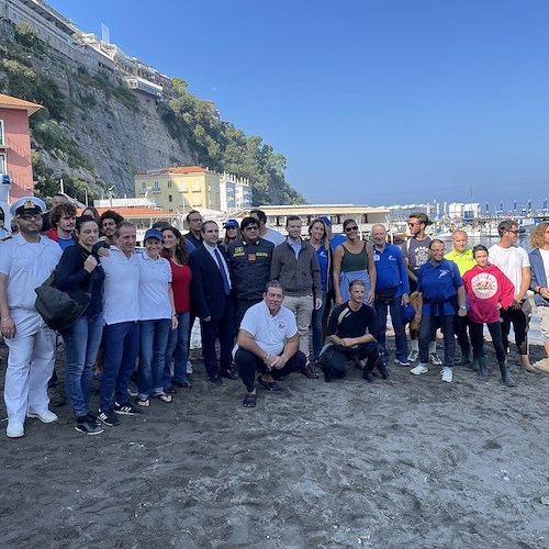 Sorrento, cinque giorni di bonifica e monitoraggio dei fondali marini: raccolti due tonnellate di rifiuti