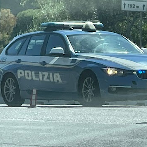 Sorrento, polizia scopre concessionaria abusiva di auto usate: titolare nei guai 