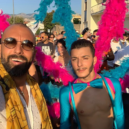 Sorrento Pride, una festa di colori contro ogni discriminazione: Positano e la Costa d'Amalfi ci sono! #MagnateOLimone /Foto /Video