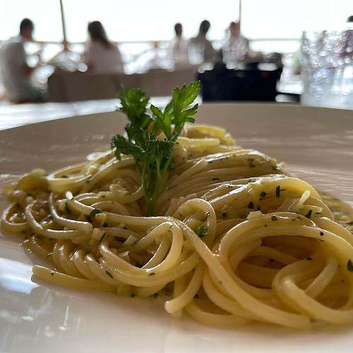 Spaghetti al Limone di Chef Alois, al Carlino è protagonista il territorio /Foto /Ricetta