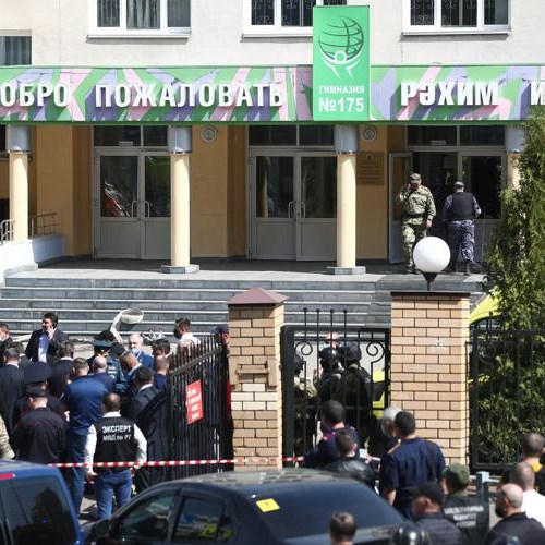Sparatoria a scuola, almeno 11 morti in Russia. Arrestato un ex studente: "Due mesi fa mi sono reso conto di essere Dio"
