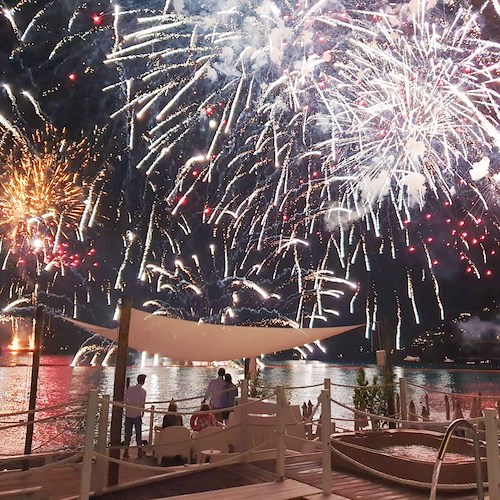 Spettacolare Visione dei Fuochi d'Artificio dalla Otium Spa Mare per la Festa Patronale di Minori