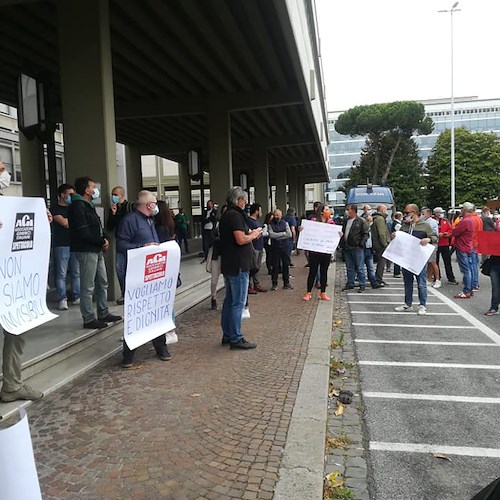 Stagionali protestano alla sede INPS di Roma, Bottone: «Sindaci Costa d'Amalfi i più presenti»