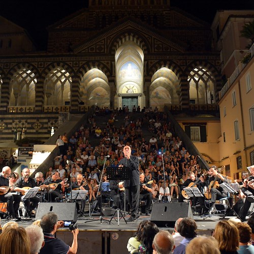 Stasera ad Amalfi Gran Concerto di Ferragosto in Piazza Duomo, cittadini preoccupati: «Ci saranno assembramenti»