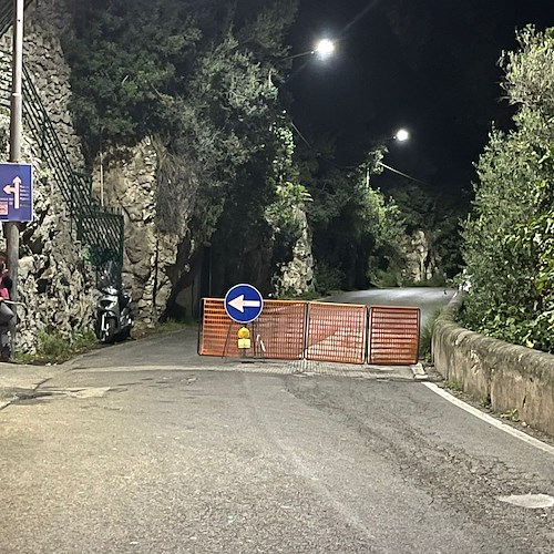 Statale Amalfitana bloccata per lavori notturni non segnalati /foto