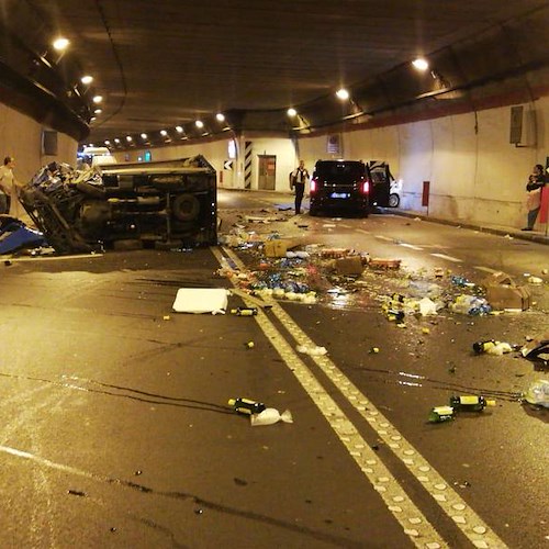 Statale Sorrentina, spaventoso incidente in galleria: illeso il conducente NCC di Positano