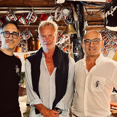 Sting turista a Ischia, la rock star si rilassa fra i vicoletti del borgo di Sant'Angelo