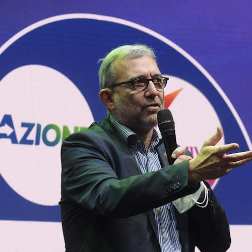 Stop aumento stipendi dei deputati, M5s si prende il merito. Giachetti: «Siete dei miserabili» 