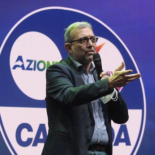 Stop aumento stipendi dei deputati, M5s si prende il merito. Giachetti: «Siete dei miserabili» 
