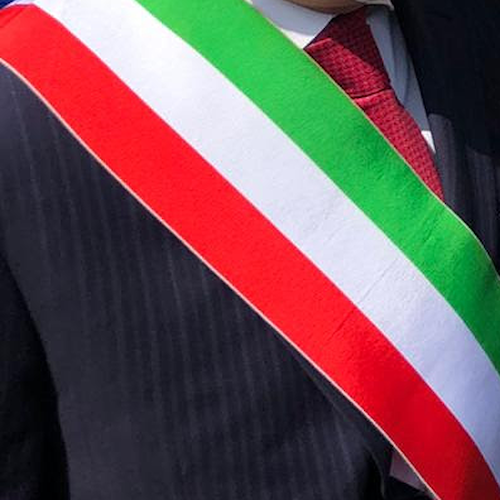 Straniera da 15 anni in Italia non sa leggere il giuramento, sindaco di Pontoglio le nega la cittadinanza 