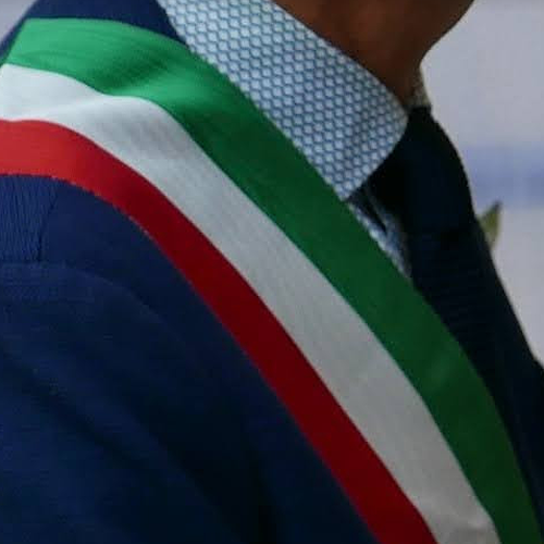 Straniera da 15 anni in Italia non sa leggere il giuramento, sindaco di Pontoglio le nega la cittadinanza 