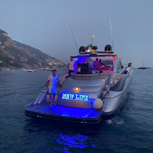 Successo per il "boat party" al largo di Positano con Tiffany Romano