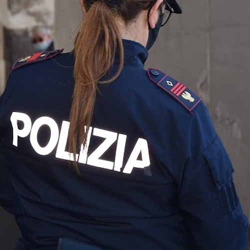 Sul bus senza mascherina, donna ubriaca aggredisce polizia a Torino