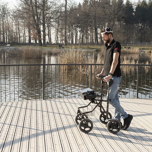 Svizzera, 40enne paralizzato torna a camminare grazie a "ponte digitale" tra cervello e midollo spinale