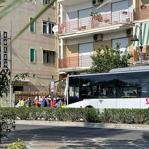 Tagli al trasporto scolastico in Costa d'Amalfi, genitori chiedono corse aggiuntive per garantire distanziamento 