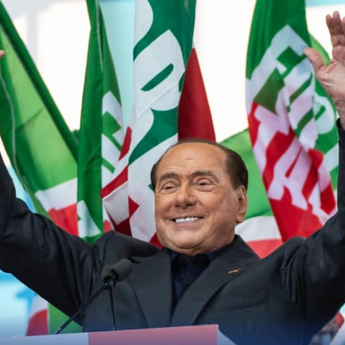 «Tamponi gratis solo a chi non può vaccinarsi», la proposta di Berlusconi