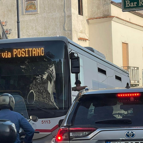 TAR conferma targhe alterne e dimensionamento bus su SS 163, da Positano Vito Cinque: «È l’unica strada per salvare la Costiera»