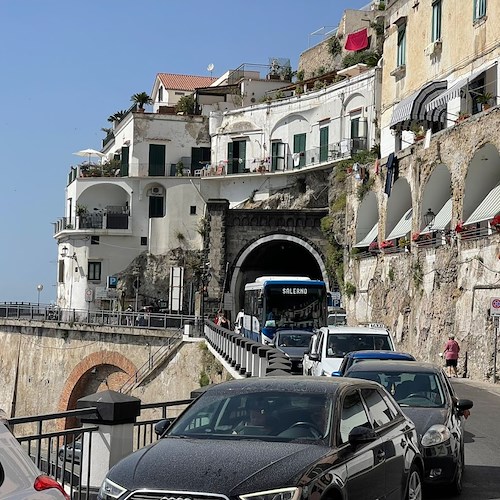 Targhe alterne in Costiera Amalfitana, primi disagi per turisti. Abbac chiede correttivi al provvedimento 