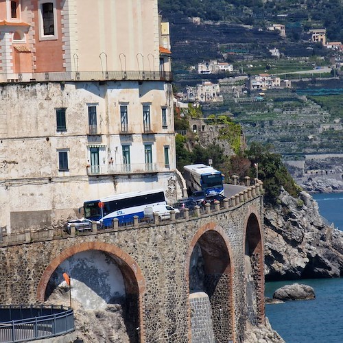 Targhe alterne per nove giorni sulla Statale 163 "Amalfitana" in occasione dei ponti festivi