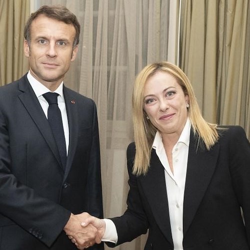Telefonata Meloni-Macron: «Sostegno all'Ucraina e urgenti misure contro l'immigrazione illegale»