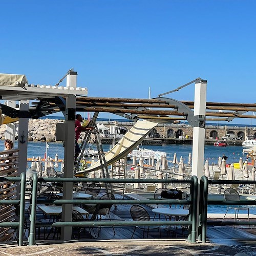 Temporale in Costa d'Amalfi: nella notte allagamenti e rami caduti. Danneggiati stabilimenti a Maiori / FOTO 