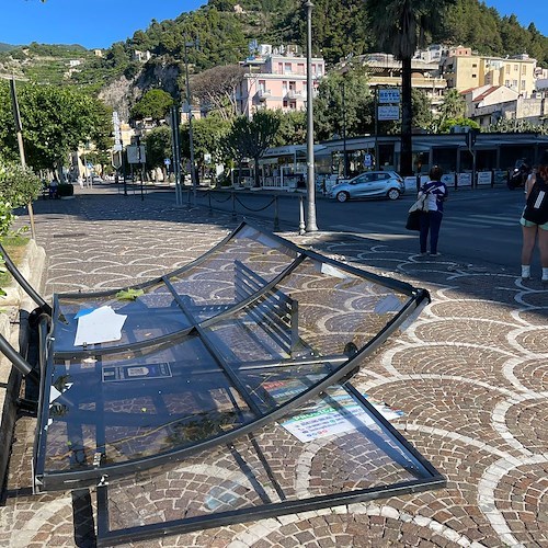 Temporale in Costa d'Amalfi: nella notte allagamenti e rami caduti. Danneggiati stabilimenti a Maiori / FOTO 