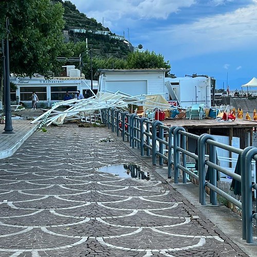 Temporale in Costa d'Amalfi: nella notte allagamenti e rami caduti. Danneggiati stabilimenti a Maiori / FOTO 