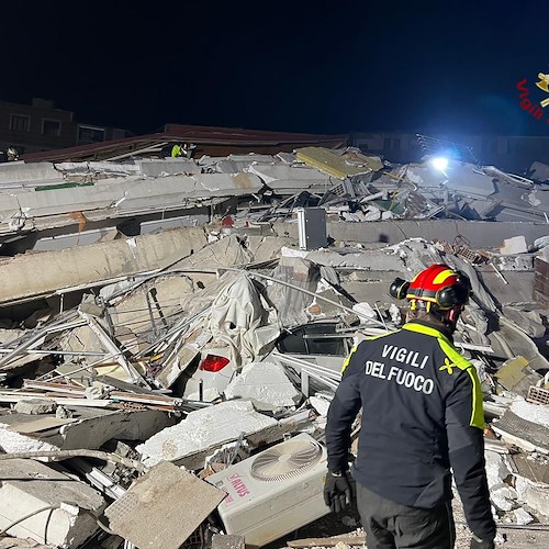 Terremoto in Turchia, per i vigili del fuoco oltre 72 ore di lavoro no-stop: salvati due ragazzi 