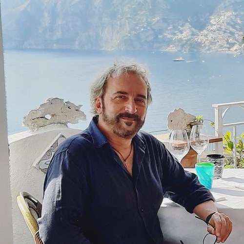 Tony Tammaro fa tappa a Praiano, per il premio "No-bel" pranzo con vista su Positano