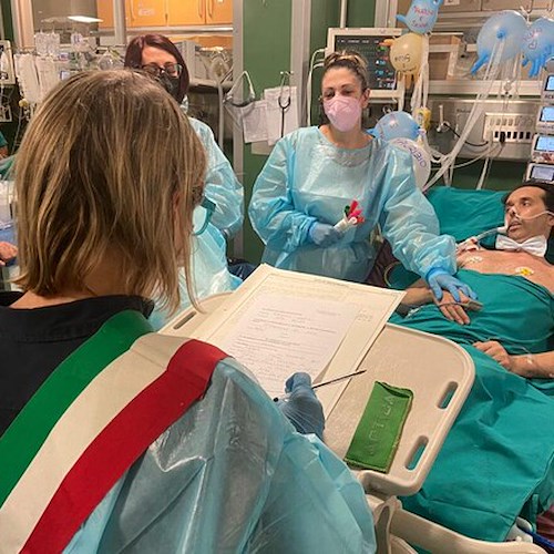 Torino, 47enne si sposa in fin di vita in ospedale: dopo poche ore riceve un cuore nuovo e si salva grazie al trapianto