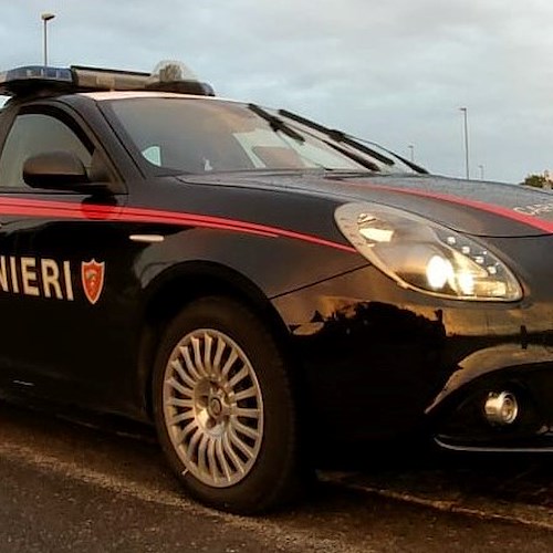 Torino. Carabiniere tenta di impedire una rapina, colpito da due coltellate al petto