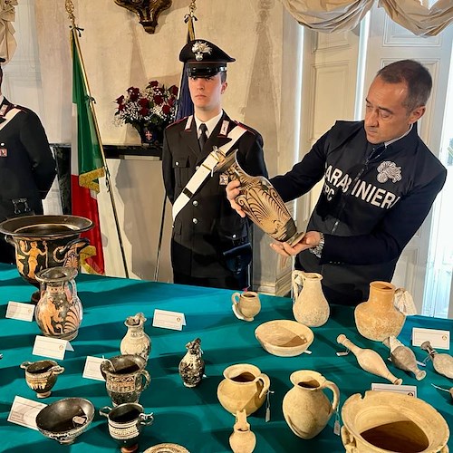 Torino, recuperato preziosissimo vasellame dell’antica Italia: era stato accumulato in una collezione privata