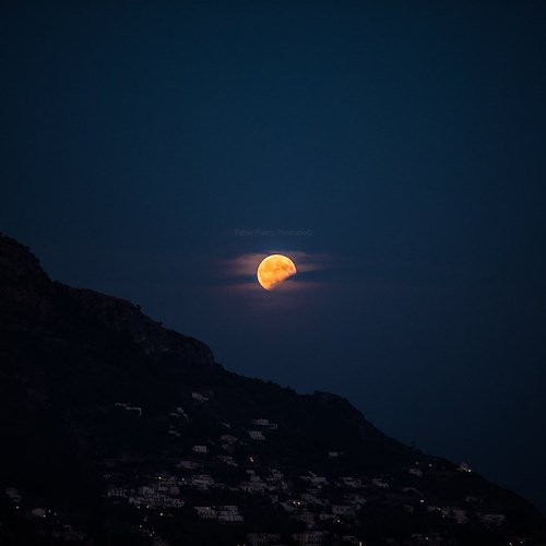 Torna la "Superluna di sangue", nel 2017 Fabio Fusco la fotografò a Positano