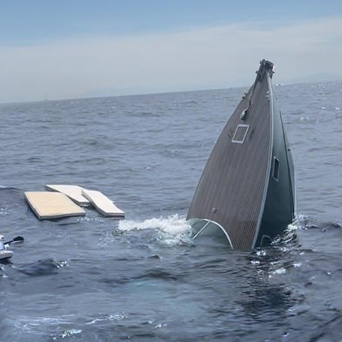 Tra Positano e Capri affonda motoscafo, in aiuto dei passeggeri il comandante di una barca "Amalfi Sails"
