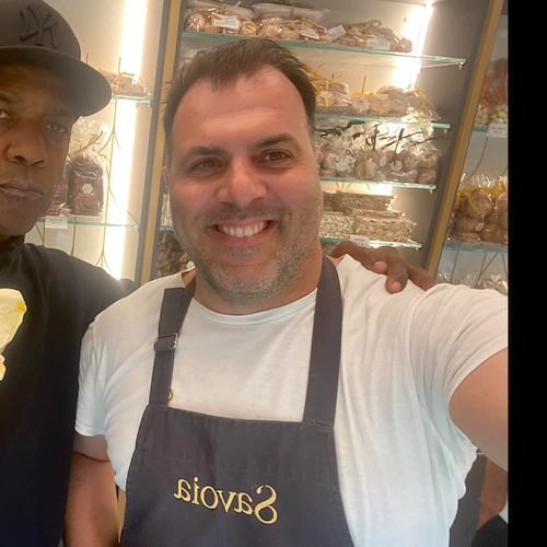 Tra un ciak e l'altro Denzel Washington si rilassa in Costiera Amalfitana: per l'attore tappe di gusto tra Amalfi e Positano 