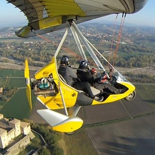Deltaplano a motore <br />&copy; Daniele Friggeri ·