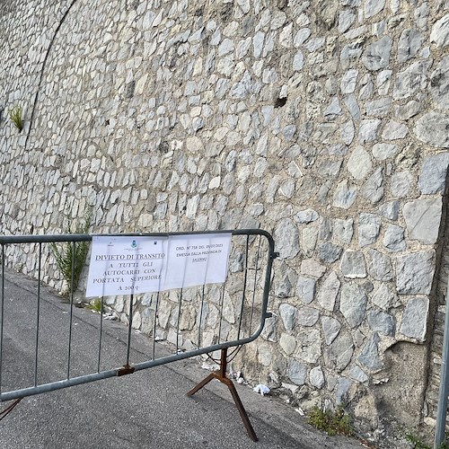 Tramonti, dal 12 al 20 luglio senso unico alternato sulla SP2 per costruzione muro nella frazione Campinola
