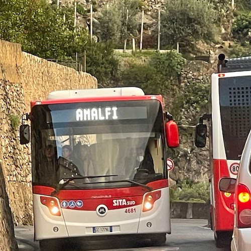 Trasporti, in Costa d'Amalfi scene di ressa tra turisti e studenti. Distretto Turistico chiede programmazione per il 2023