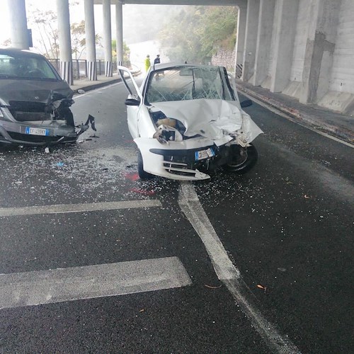 Tremendo incidente tra auto sulla Statale Sorrentina, due feriti gravi trasferiti in ospedale