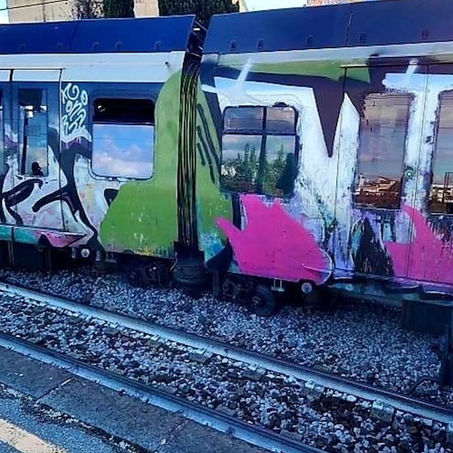 Treno deraglia alla stazione di Pompei, Confcommercio Sorrento: «Disservizi di Eav non trovano giustificazione»