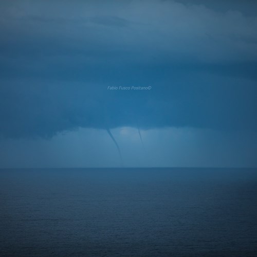 Trombe marine a largo de Li Galli: il fenomeno atmosferico catturato in foto da Fabio Fusco