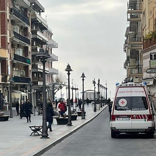 Trovato non cosciente nella sua abitazione a Maiori, uomo portato in codice rosso a Castiglione 