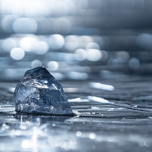 Tuffo nel lago ghiacciato, sub italiano perde la vita in Svizzera 