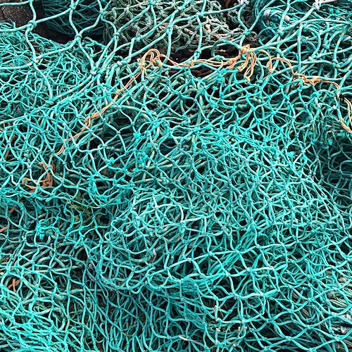 Tutelare l'ambiente marino, a Vico Equense una rete da pesca per recuperare rifiuti 