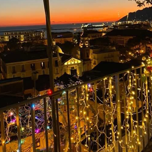 Tutto pronto per "IlluminiAMO Salerno", circa 13mila balconi accesi per l'iniziativa natalizia 