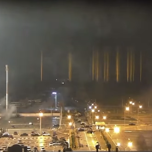 Ucraina, bombe russe su centrale nucleare Zaporizhzhia. Zelensky: «Putin vuole ripetere Chernobyl»